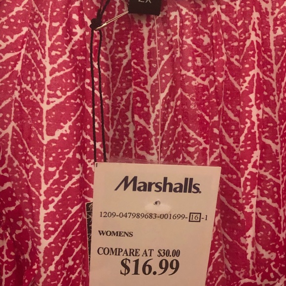 NWT Simple Tank - Picture 3 of 3